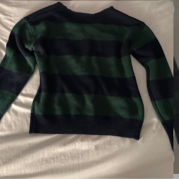 Brandy Melville Off-the shoulder Tate Sweater - Picture 2 of 2